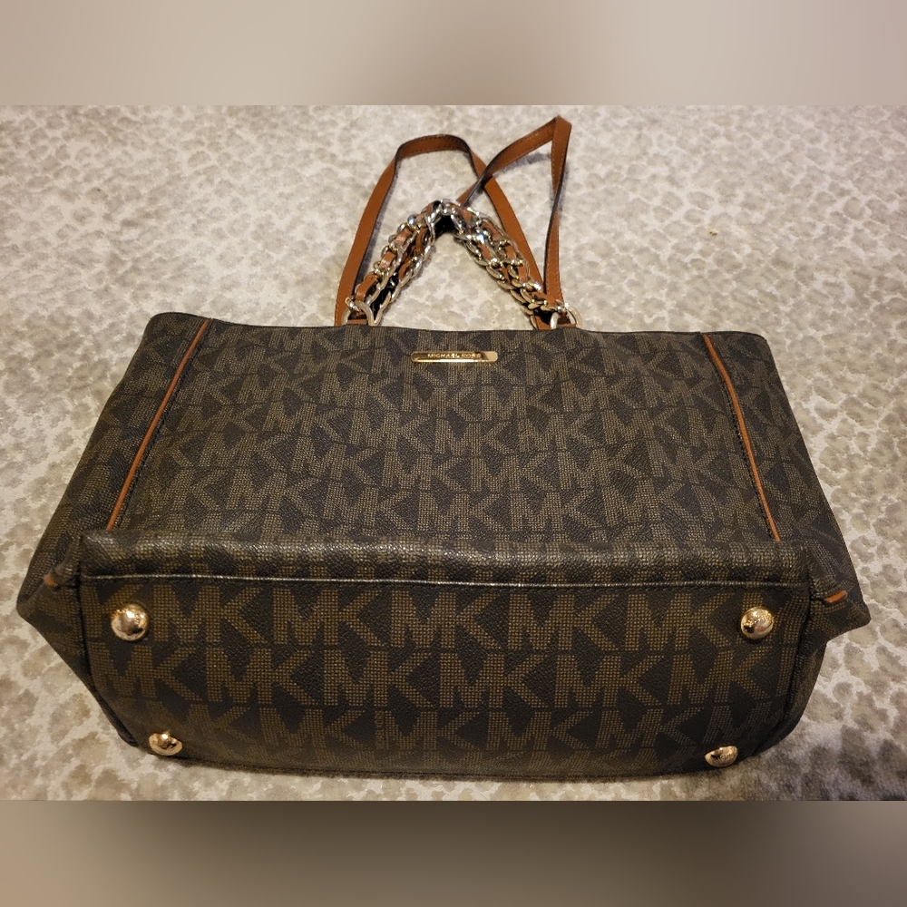 Michael Kors Monogram Satchelππ - Picture 10 of 12